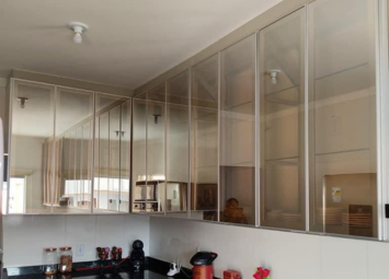 Armários Superiores de Vidro e Anápolis