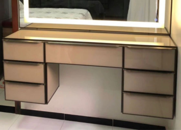 Penteadeira de Vidro e Anápolis